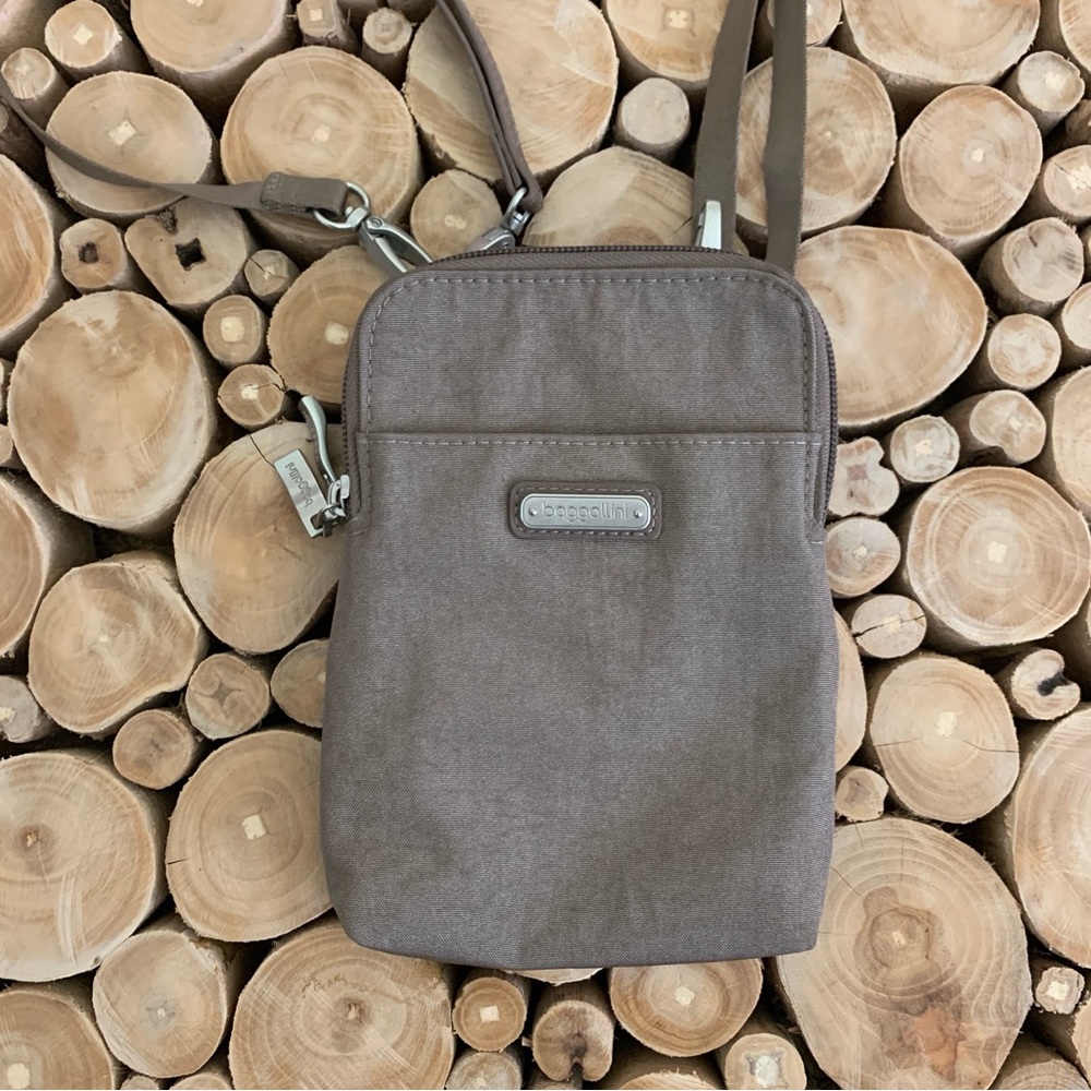 Baggallini Take Two RFID Bryant Crossbody Bag - Picture 2 of 7